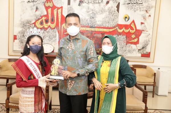 Terima Kunjungan Putri Cilik dan Kontestan Miss Hijab Indonesia, Wagub: Pemuda Sumut Mampu Bersaing